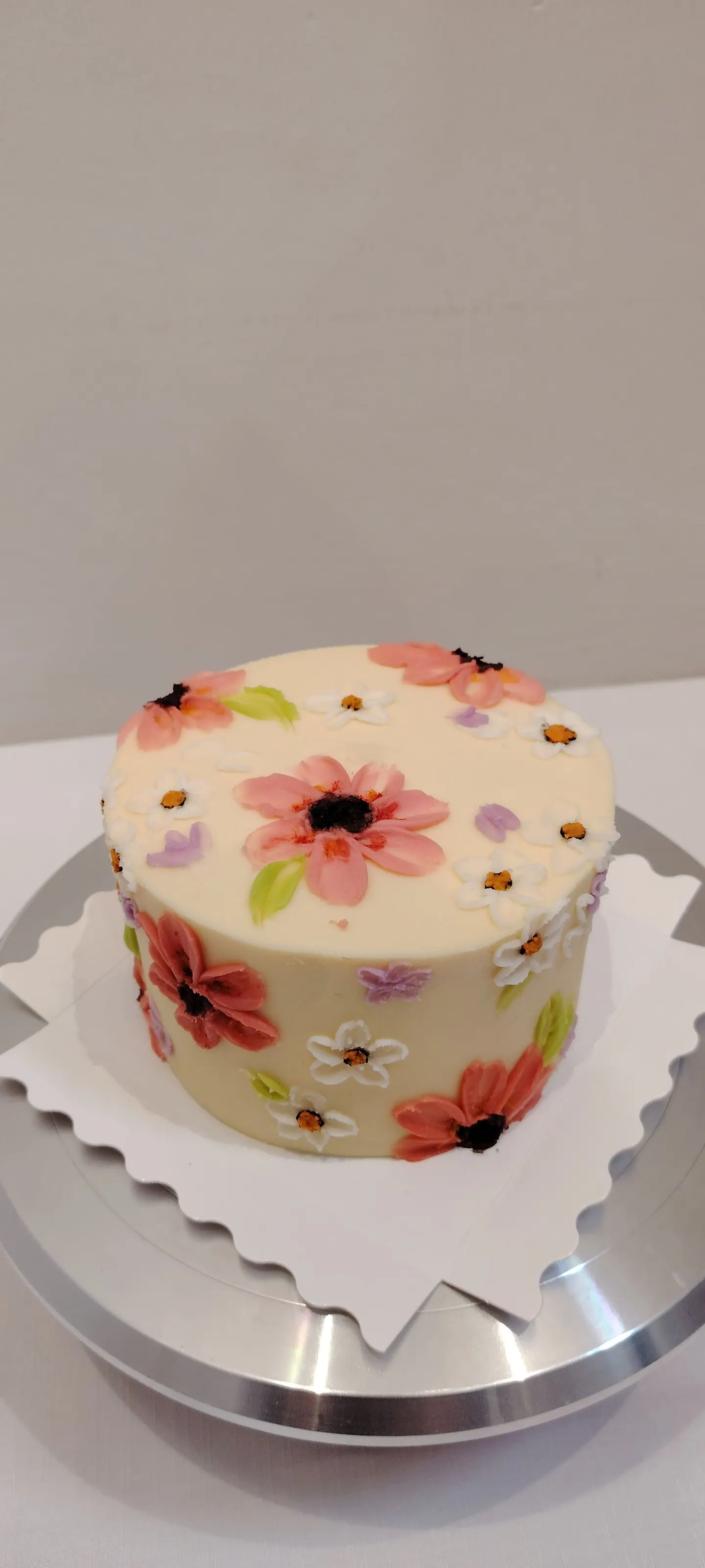 Small hand-painted floral bento cake